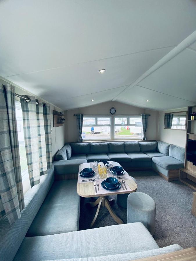 8 Bed Sun Decked Caravan Unlimited High Speed Wifi And Fun At Seawick Holiday Park Клактон-он-Сі Екстер'єр фото
