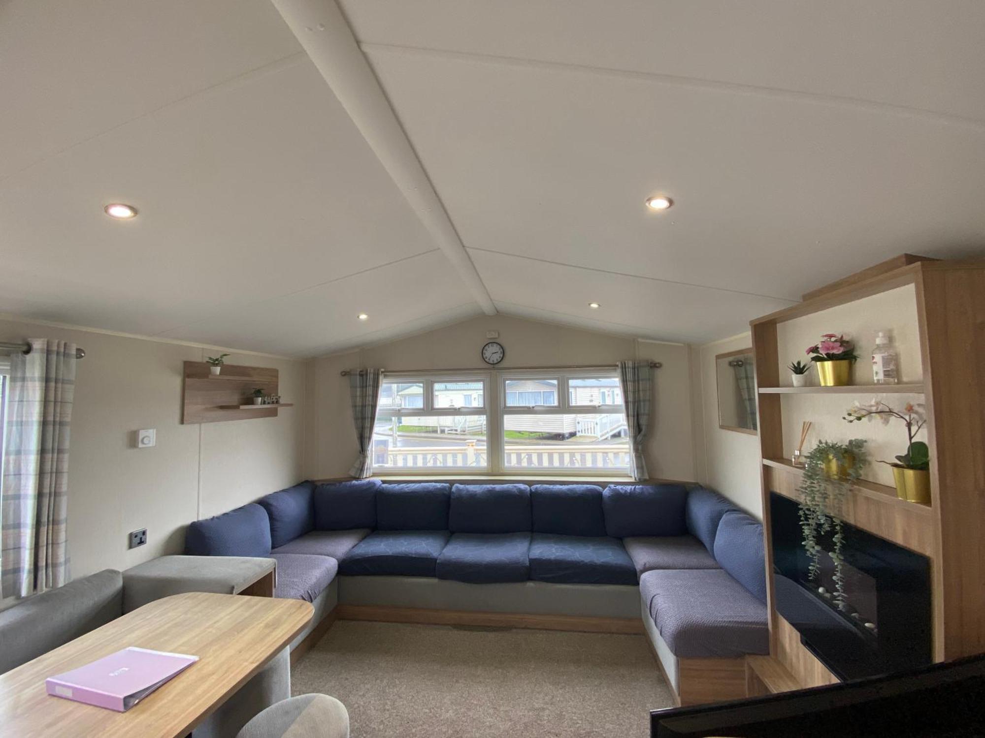 8 Bed Sun Decked Caravan Unlimited High Speed Wifi And Fun At Seawick Holiday Park Клактон-он-Сі Екстер'єр фото