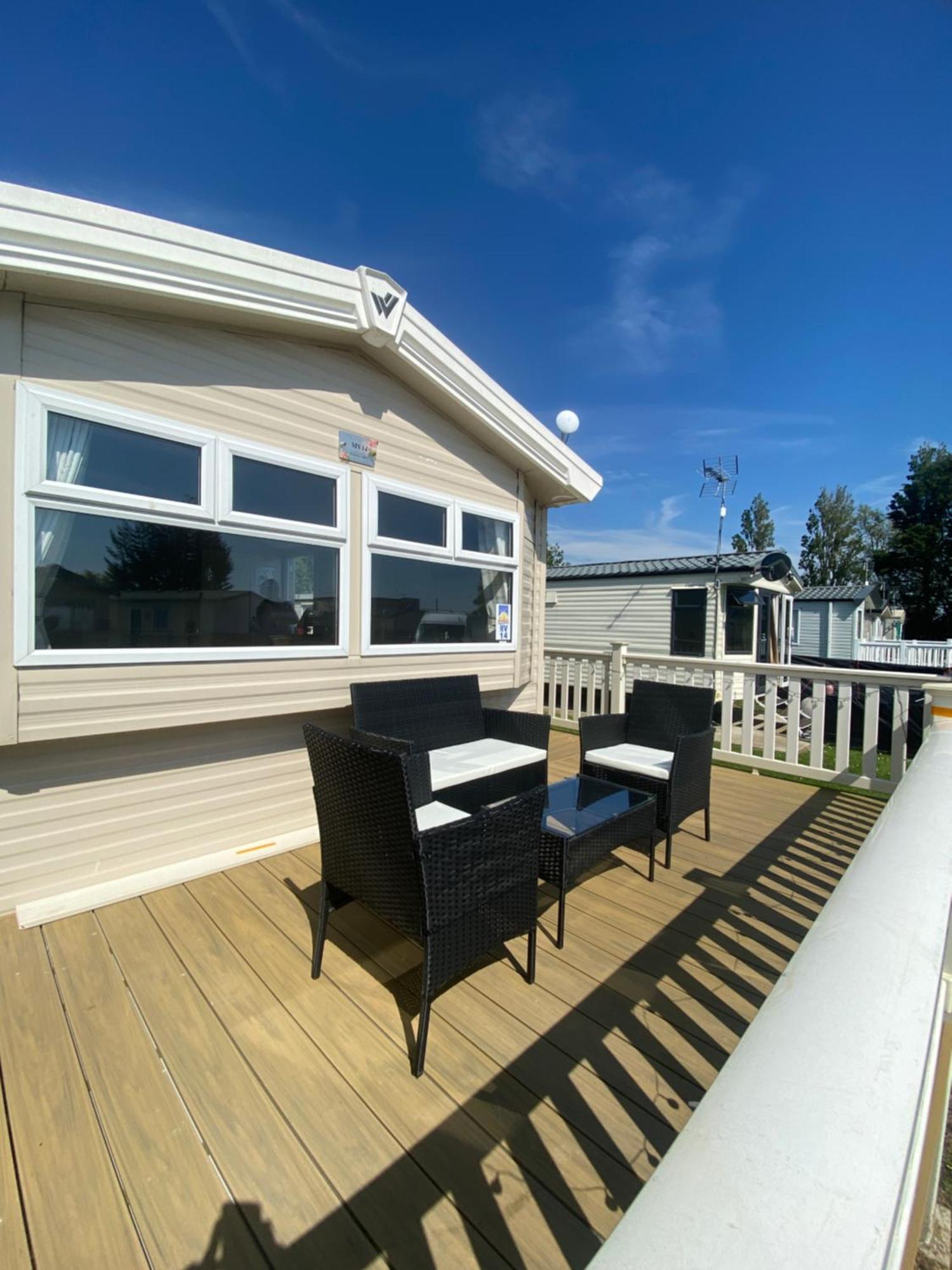 8 Bed Sun Decked Caravan Unlimited High Speed Wifi And Fun At Seawick Holiday Park Клактон-он-Сі Екстер'єр фото